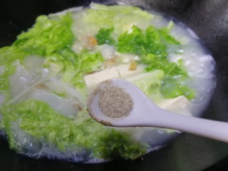 白菜豆腐汤,加半小勺白胡椒粉。