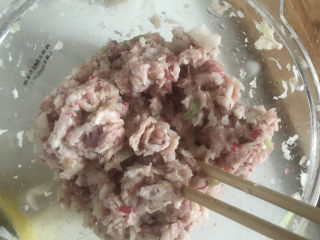 萝卜猪肉水饺🥟,绞成肉泥