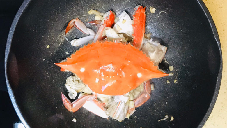 蒜泥螃蟹,美味的蒜泥螃蟹出锅了