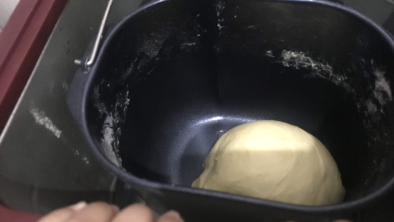 椰香面包卷,整理光滑开始发酵