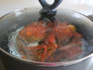 清蒸螃蟹,开锅蒸15分钟。