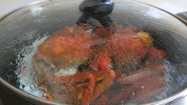 清蒸螃蟹,开锅蒸15分钟。