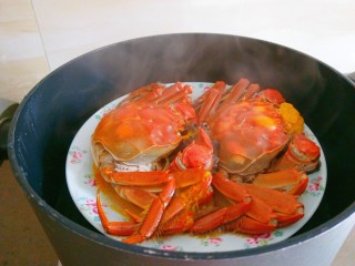清蒸螃蟹,出锅了。