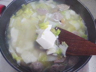 白菜豆腐汤,搅拌均匀