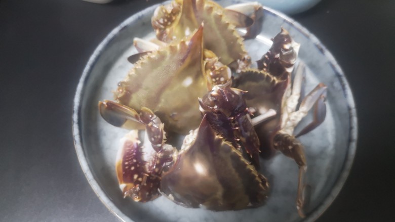 葱油蒸蟹,接自己喜欢的形装盘