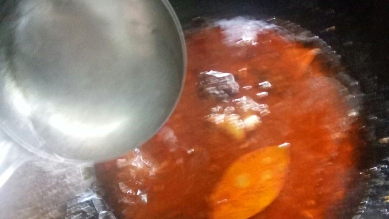 魔芋烧鸭,掺入高汤。