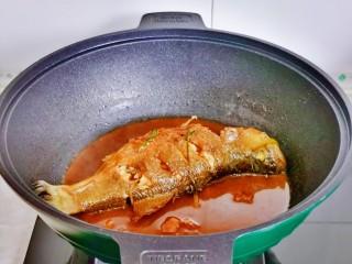 红烧鱼,汤汁不要收干，有点汤汁更好吃。