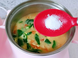 西红柿面疙瘩,按个人口味加入盐，搅拌均匀，即可将早餐机断电。