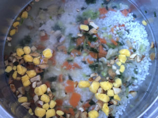 蔬菜海参粥,蔬菜米加纯净水，可以多加一些。