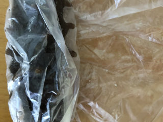 海参的泡发,可以把每个海参独立包装起来，放进冰箱冷冻保存起来。