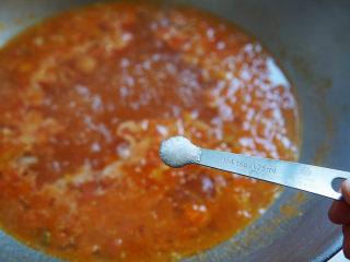 西红柿面疙瘩,加盐调味