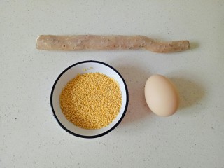鸡蛋小米粥,准备小米，山药一段，鸡蛋1个