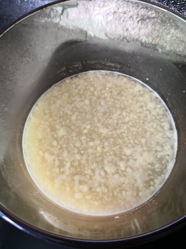 鸡蛋小米粥,再煮一小会