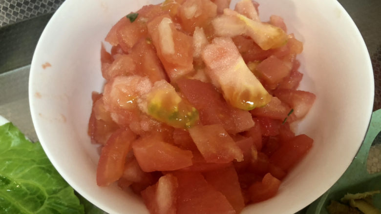 西红柿面疙瘩,番茄剥皮，切小块