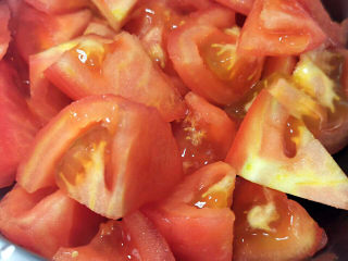 西红柿面疙瘩,西红柿切小块