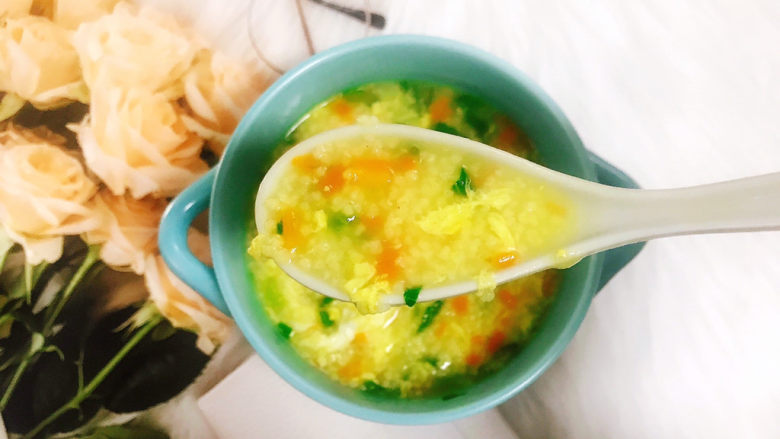 鸡蛋小米粥,粘稠适中，味道鲜美，营养丰富！