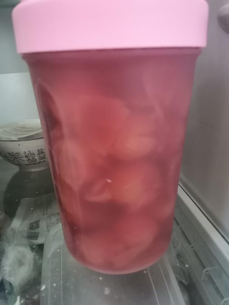 山楂罐头,装到密封的罐子里冰箱里保存