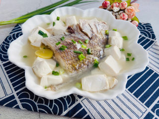 豆腐鱼头汤.,汤鲜味美、营养丰富