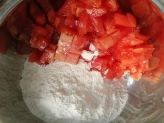 西红柿面疙瘩,西红柿丁和面粉放一个大碗里。