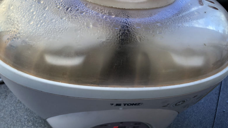 牛奶炖桃胶,冷水下锅，炖了2小时。