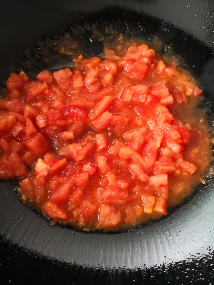 西红柿鸡蛋拌面,炒出汤汁