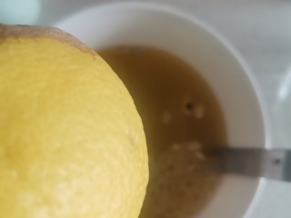 百香果蜂蜜饮,挤点柠檬汁