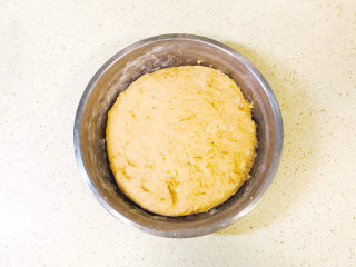 板栗饼,揉成面团，静置发酵