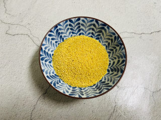红豆小米粥,金灿灿的小米