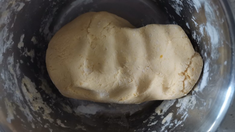 南瓜糯米饼,直到能揉成光滑的面团