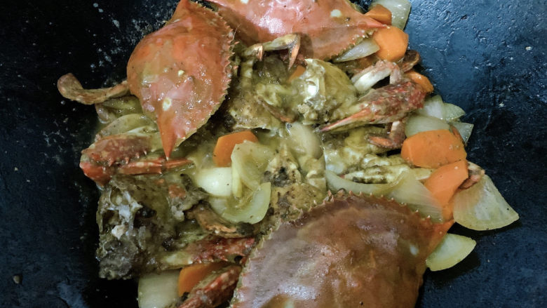 咖喱梭子蟹,大火翻炒收汁后，即可出锅。