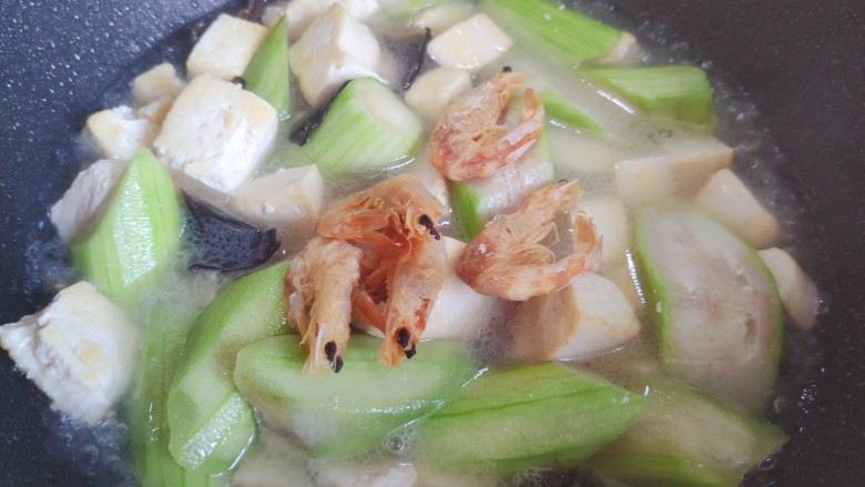 丝瓜炖豆腐,加入虾干