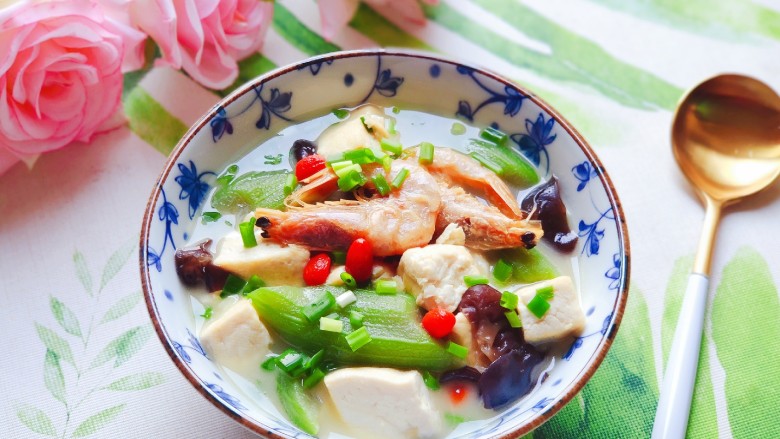 丝瓜炖豆腐,又漂亮又好吃