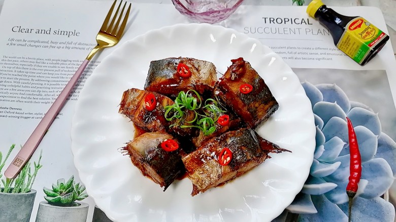 红烧鲅鱼,拍上成品图，一道美味又营养的红烧鲅鱼就完成了。