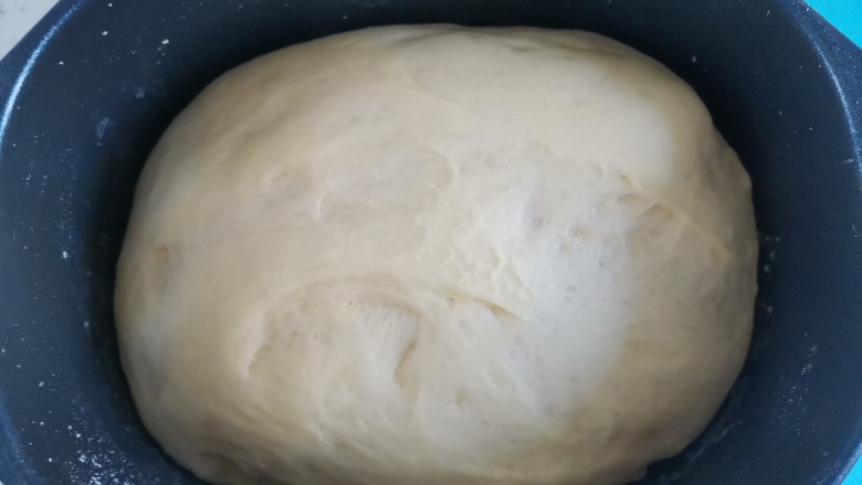 红薯牛奶面包（面包机版）,发酵至原来的两杯大小