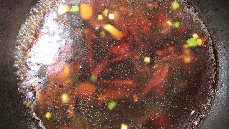 红烧鲅鱼,加入500ml水。