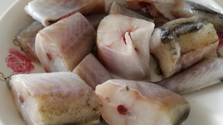 红烧鳕鱼,鳕鱼切块儿。