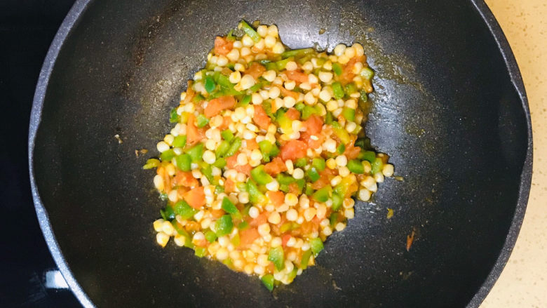 青椒炒玉米,一道美味的青椒炒玉米就做好了