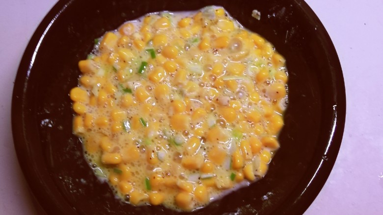 椒盐玉米,搅拌均匀成糊状。