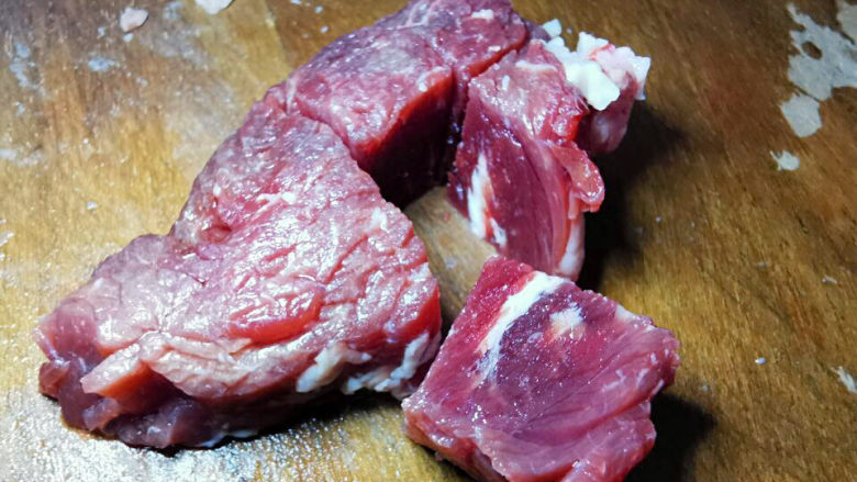 酸豆角炒牛肉,牛肉切1公分左右