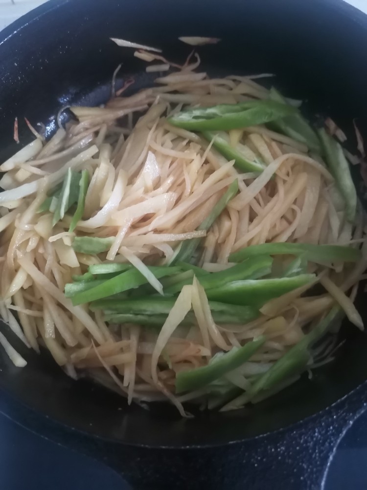 石锅素拌饭,土豆丝少油有盐炒熟