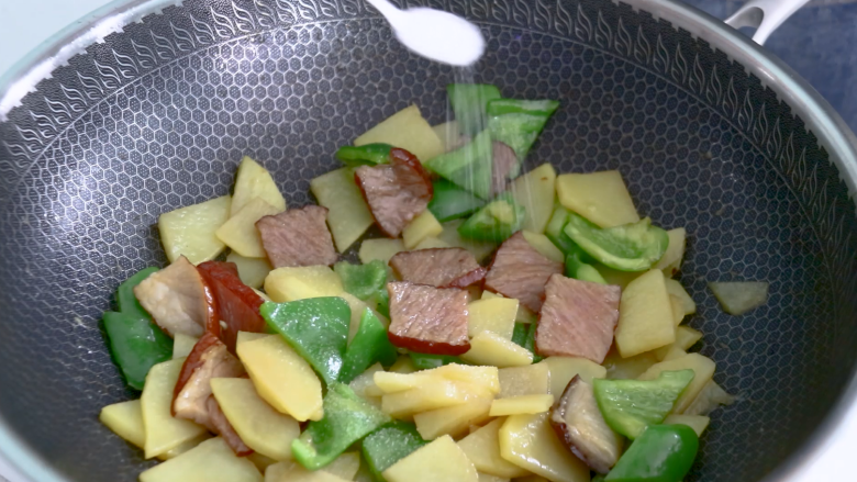 土豆片炒臘肉 - 土豆片炒臘肉做法,功效,食材 - 網上廚房