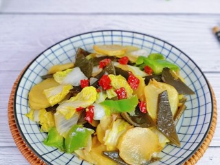 尖椒土豆片,一盘菜，食材丰富，营养均衡。