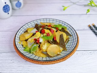 尖椒土豆片,盛出装盘，简单快手小炒。
