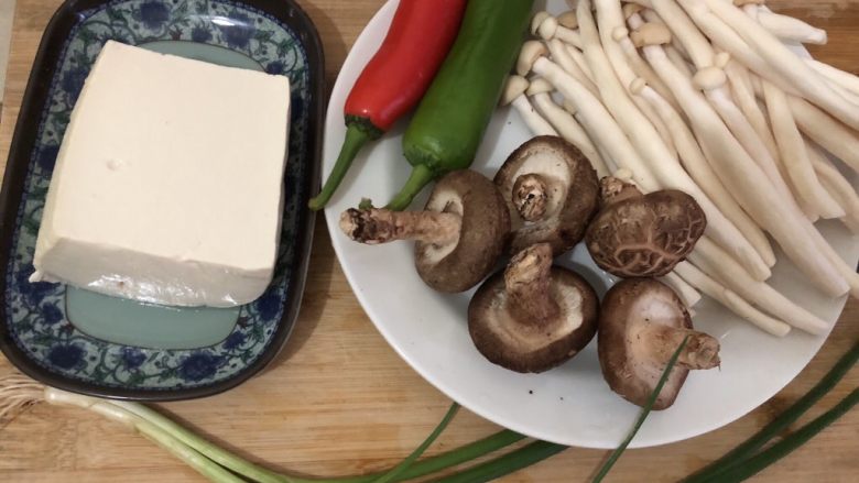 蘑菇炖豆腐,准备食材