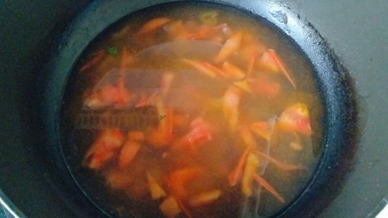 鱼丸豆腐汤,加入适量清水