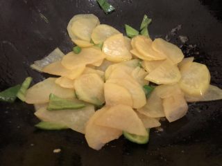 尖椒土豆片,无汁起锅