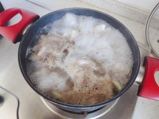 莲藕猪蹄汤,大火煮7.8分钟