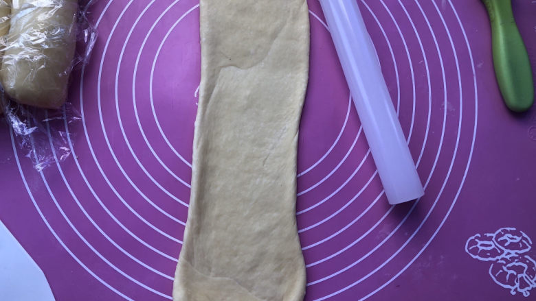 芝士肉松吐司,直到有个约3.40厘米的长度。
