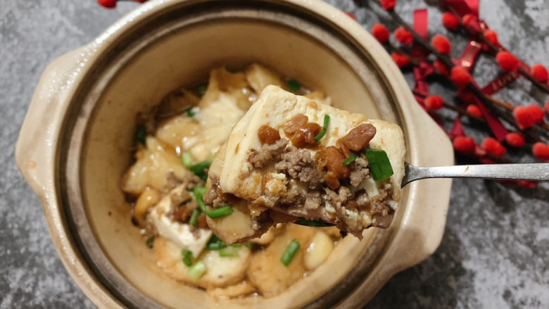蘑菇炖豆腐,酱香下饭，豆腐入味