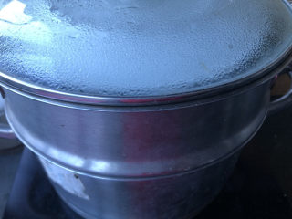 瑶柱蒸蛋,冷水上锅蒸15分钟左右。